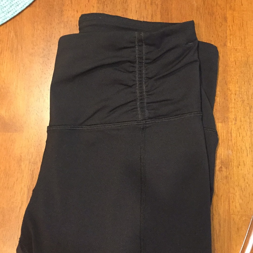 Lululemon Black Capri workout leggings.